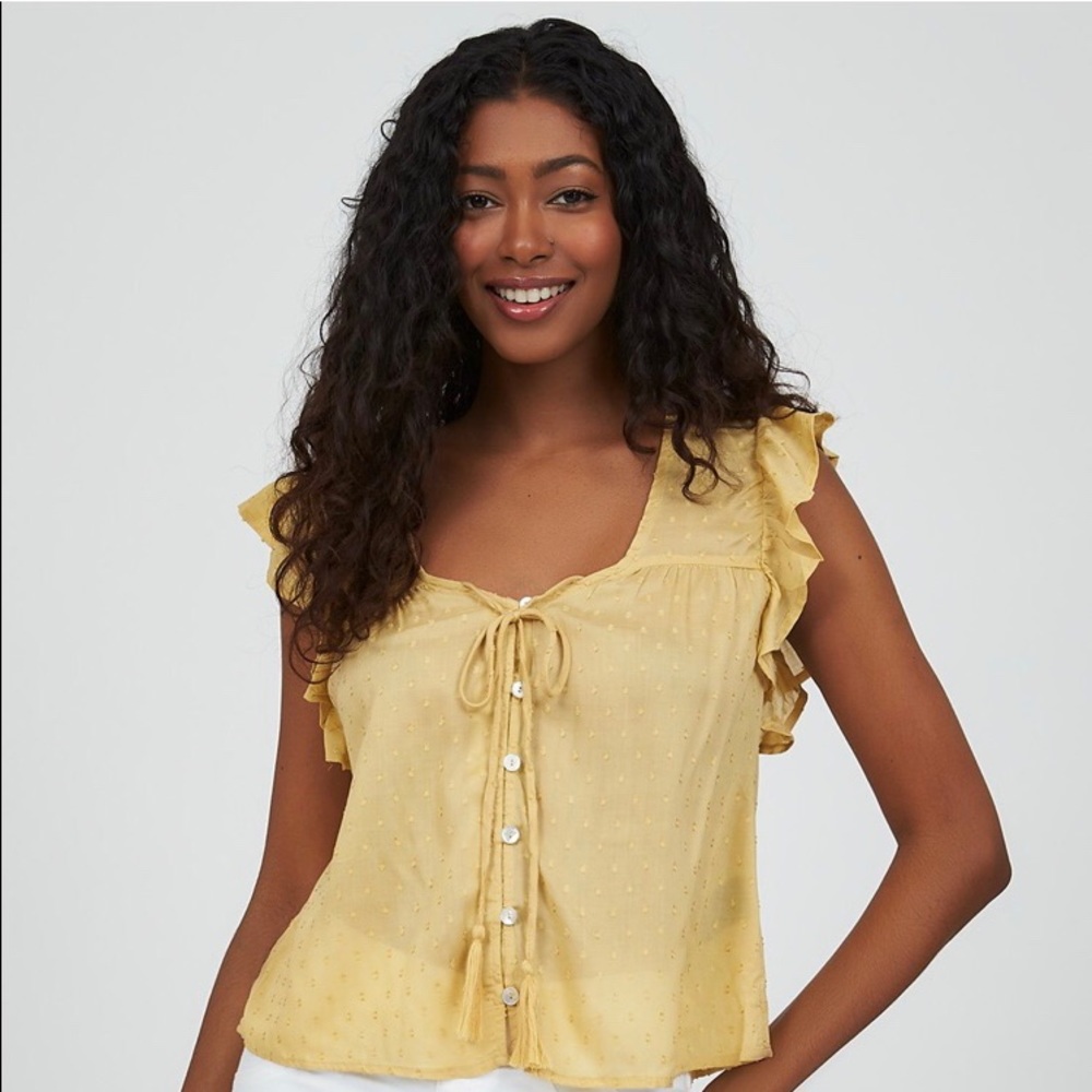 Suzy Shier flutter sleeve top